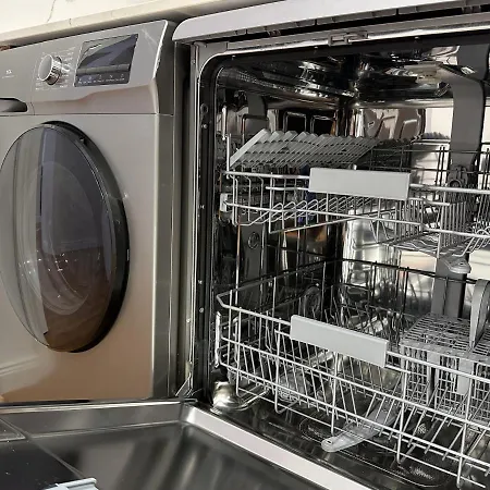 شقة Finikoudes 3 Bedroom Seaview Flat