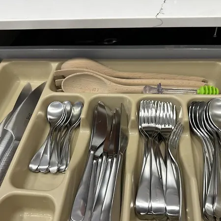 Finikoudes 3 Bedroom Seaview Flat 아파트 *