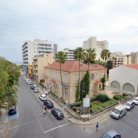 Finikoudes 3 Bedroom Seaview Flat *