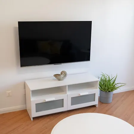 Апартаменты Finikoudes 3 Bedroom Seaview Flat *