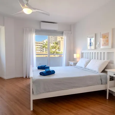 Finikoudes 3 Bedroom Seaview Flat *