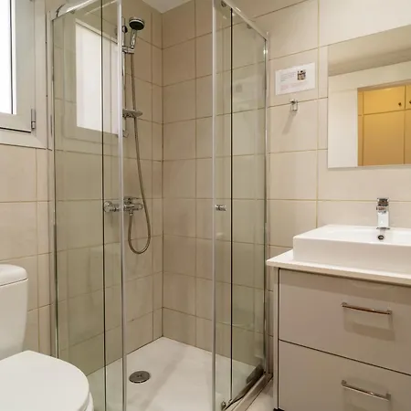 Finikoudes 3 Bedroom Seaview Flat 라르나카