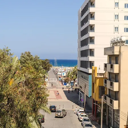Finikoudes 3 Bedroom Seaview Flat Апартаменты *