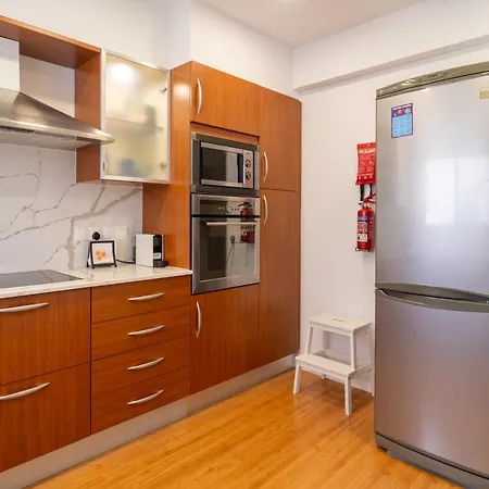 Finikoudes 3 Bedroom Seaview Flat 아파트 *