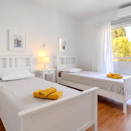 Finikoudes 3 Bedroom Seaview Flat *