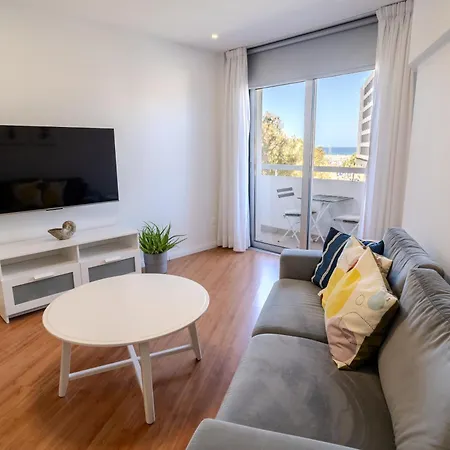 Апартаменты Finikoudes 3 Bedroom Seaview Flat *