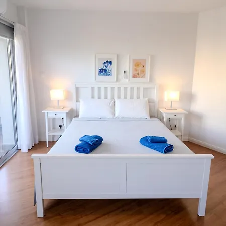 아파트 Finikoudes 3 Bedroom Seaview Flat