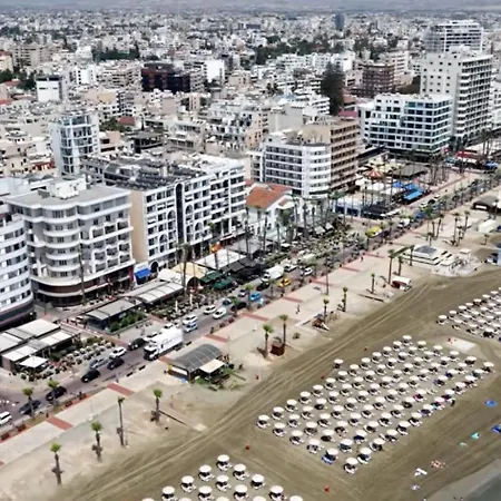 Finikoudes 3 Bedroom Seaview Flat Апартаменты *