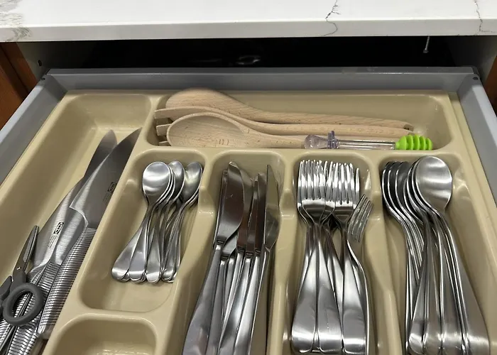 Finikoudes 3 Bedroom Seaview Flat アパート *