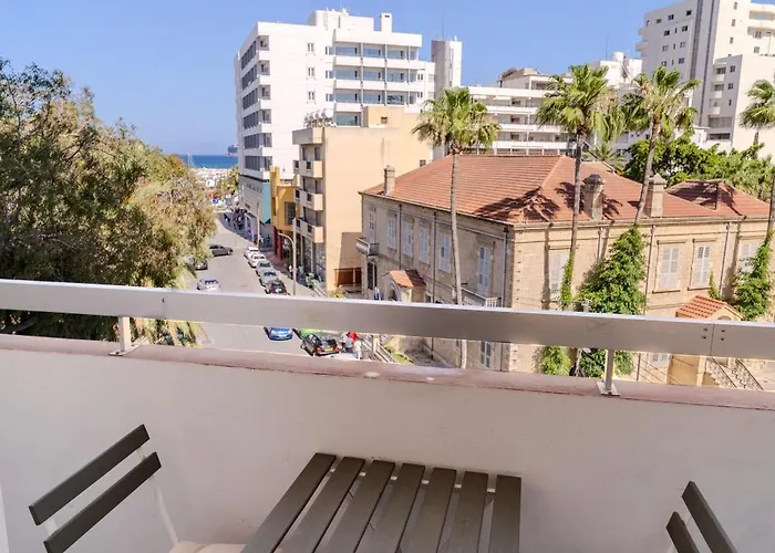 アパート Finikoudes 3 Bedroom Seaview Flat