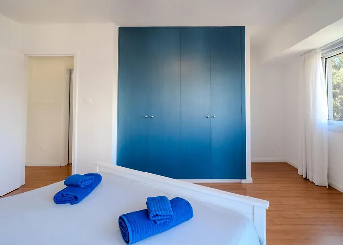 アパート Finikoudes 3 Bedroom Seaview Flat ラルナカ