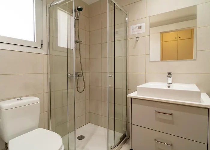 Finikoudes 3 Bedroom Seaview Flat ラルナカ