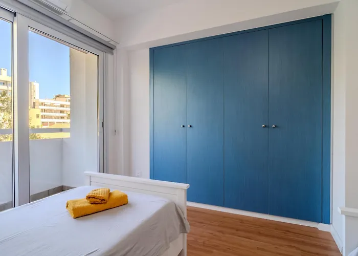 Finikoudes 3 Bedroom Seaview Flat