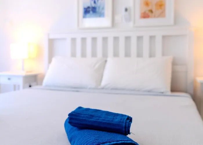 Finikoudes 3 Bedroom Seaview Flat * ラルナカ