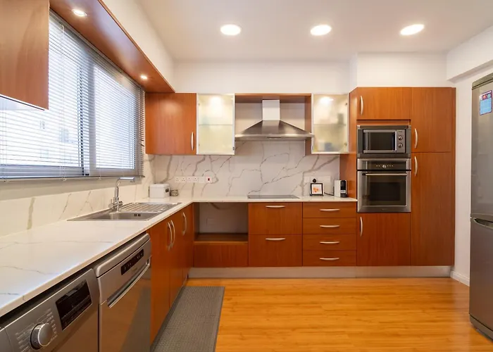 Finikoudes 3 Bedroom Seaview Flat