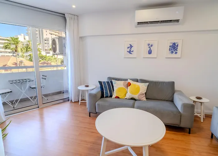 アパート Finikoudes 3 Bedroom Seaview Flat ラルナカ